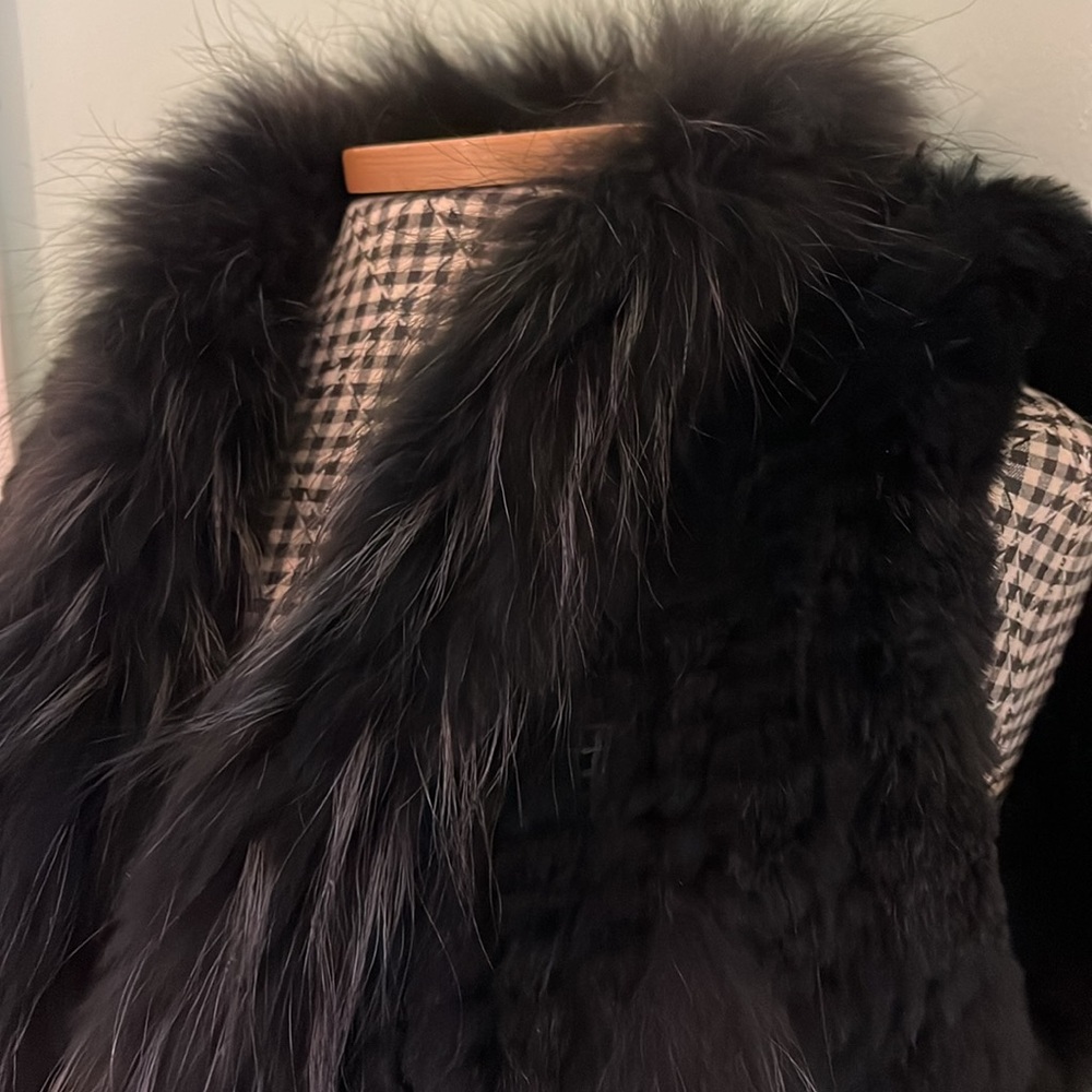 Linda Richards Fur Vest - Picture 2 of 10